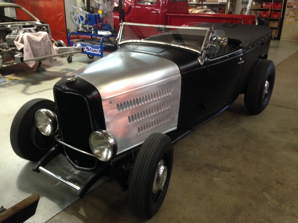 1932 Ford Roadster Hot Rod Garage