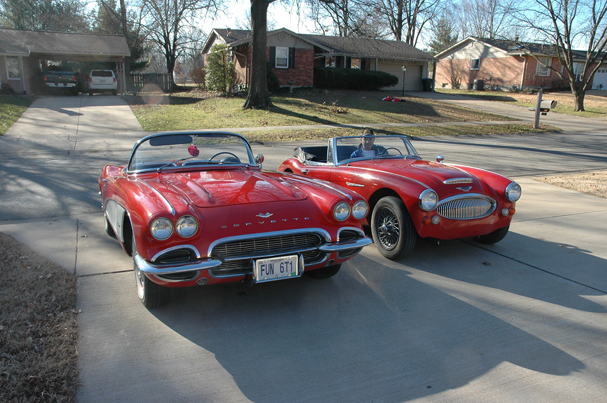 Austin Healey 3000 & 1961 Corvette Stingray © Flashback Racing 2024