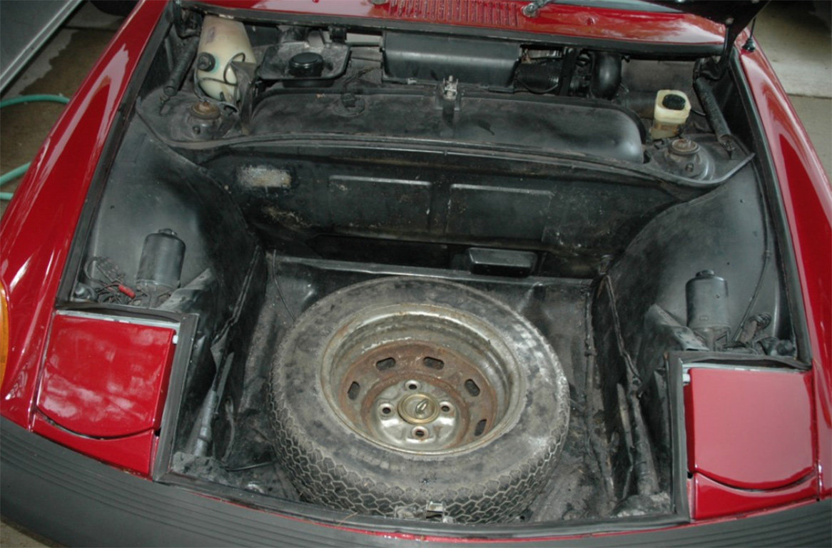 1975 Porsche 914 Spare Tire Compartment © 2024 Flashback Racing