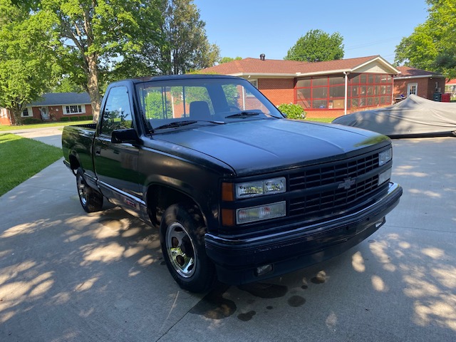 1990 454SS Chevy Pickup Right Front ©2024 Flashback Racing